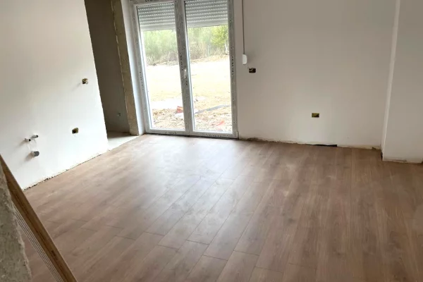 Appartamento in vendita a Tirana 1+1, Vuoto