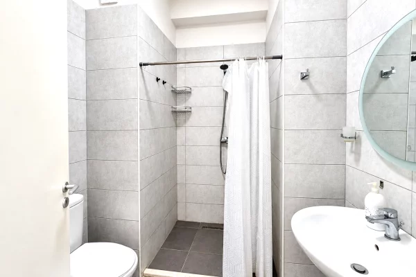 Shtepi ne shitje Apartament ne Tirane, 2+1, Mobilimi E mobiluar, Pagesa 180,000  Euro.