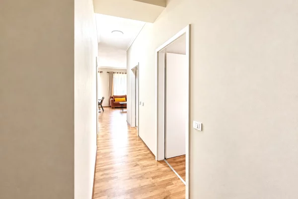 Shtepi ne shitje Apartament ne Tirane, 2+1, Mobilimi E mobiluar, Pagesa 180,000  Euro.
