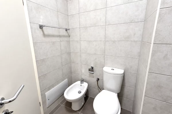 Shtepi ne shitje Apartament ne Tirane, 2+1, Mobilimi E mobiluar, Pagesa 180,000  Euro.