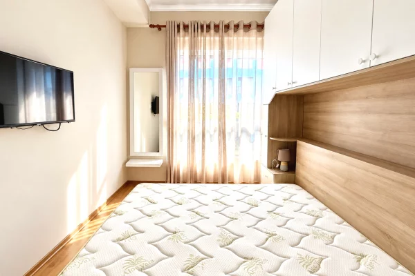 Shtepi ne shitje Apartament ne Tirane, 2+1, Mobilimi E mobiluar, Pagesa 180,000  Euro.