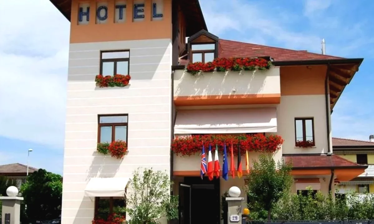 Job Offers in Himara, Profession SANITARE , No Experience, Payment 1,150  Euro.