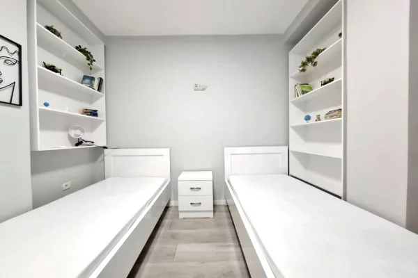 Shtepi ne shitje Apartament ne Tirane, 2+1, Mobilimi E mobiluar, Pagesa 250,000  Euro.