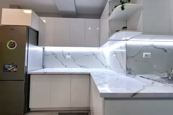 Shtepi ne shitje Apartament ne Tirane, 2+1, Mobilimi E mobiluar, Pagesa 250,000  Euro.