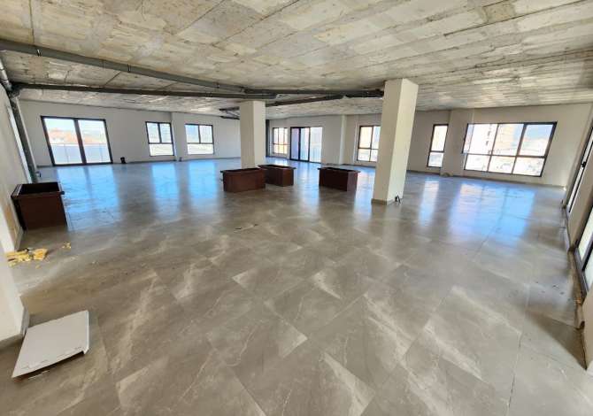 OFERTE (1450Euro/m2): Amb **Open Space 320.7m2 ( te Casa Italia - Dogana | Buze Autostrade) 100% i Ri -