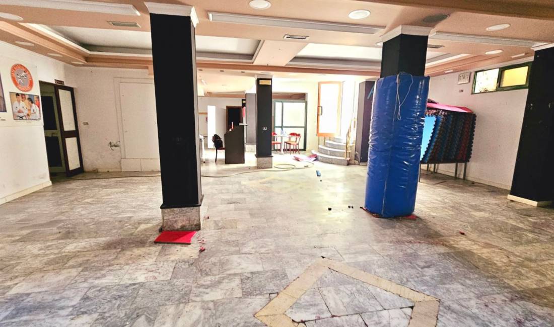 Shitet: Ambient Open Space(770 Euro/m) ne Rruge Kryesore 📍 MINE PEZA - Rr. Haxhi Hysen Dalliu  OKAZION 📌 KTHIM INVESTIMI: 10 VITE