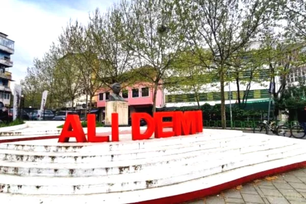 Shtepi ne shitje Apartament ne Tirane, 2+1, Mobilimi Bosh, pa mobiluar, Pagesa 103,500  Euro.