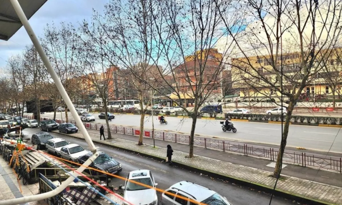 Shtepi ne shitje Apartament ne Tirane, 1+1, Mobilimi Bosh, pa mobiluar, Pagesa 79,000  Euro.