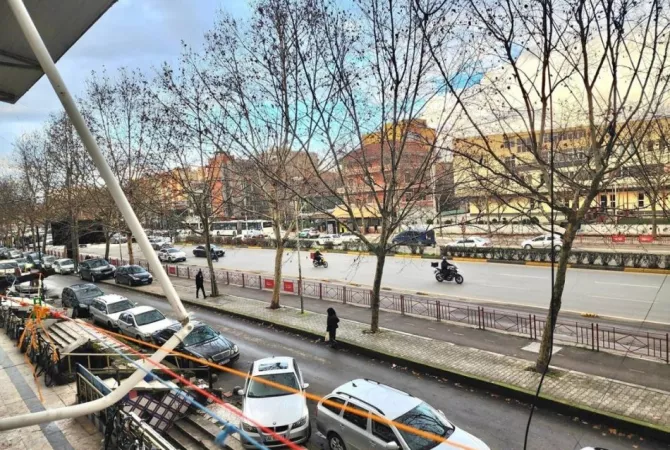 Shtepi ne shitje Apartament ne Tirane, 1+1, Mobilimi Bosh, pa mobiluar, Pagesa 79,000  Euro.