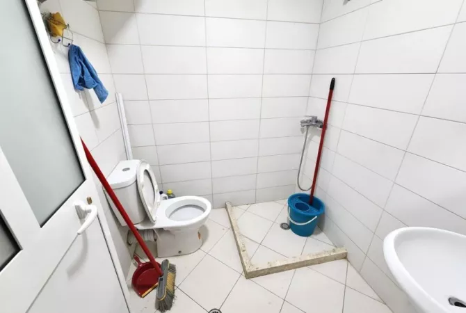 Shtepi ne shitje Apartament ne Tirane, 1+1, Mobilimi Bosh, pa mobiluar, Pagesa 79,000  Euro.