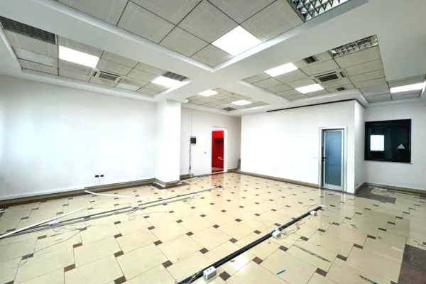Amb Komercial Open Space (105m2) fiks te Galeria, fasade nga 15Kateshi ( Qender ) kati 2