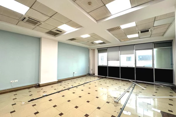 Amb Komercial Open Space (105m2) fiks te Galeria, fasade nga 15Kateshi ( Qender ) kati 2