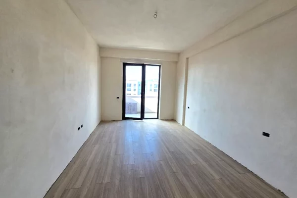 Shtepi ne shitje Apartament ne Tirane, 1+1, Mobilimi Bosh, pa mobiluar, Pagesa 107,730  Euro.