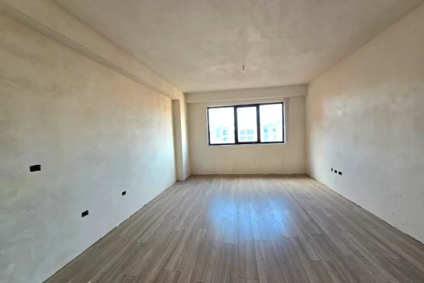 Shtepi ne shitje Apartament ne Tirane, 1+1, Mobilimi Bosh, pa mobiluar, Pagesa 107,730  Euro.