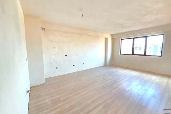 Shtepi ne shitje Apartament ne Tirane, 1+1, Mobilimi Bosh, pa mobiluar, Pagesa 107,730  Euro.