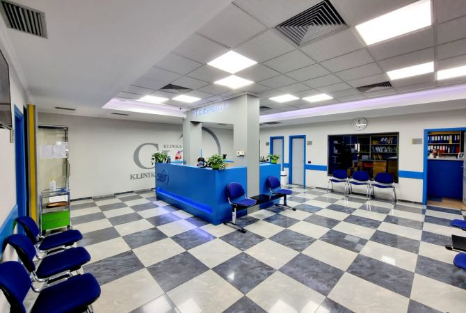 Shitet: Amb Komercial **628m2 ( Kryq. Laprakes - Rr. Dritan Hoxha ) Fasade Xhami nga Rr. Kryesore