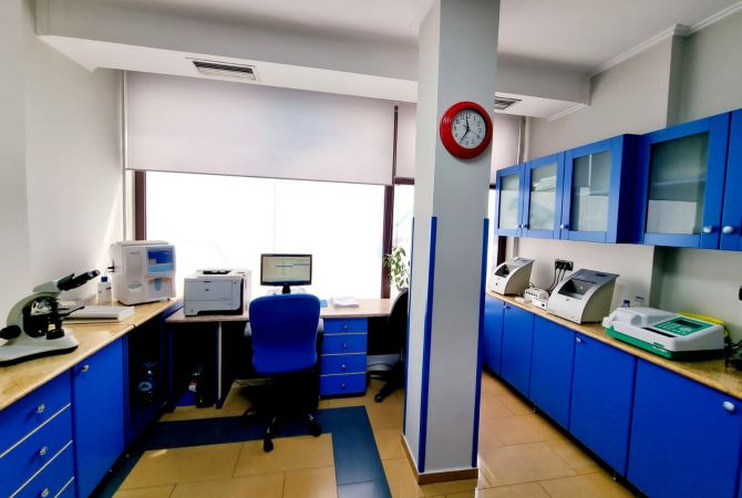 Shitet: Amb Komercial **628m2 ( Kryq. Laprakes - Rr. Dritan Hoxha ) Fasade Xhami nga Rr. Kryesore