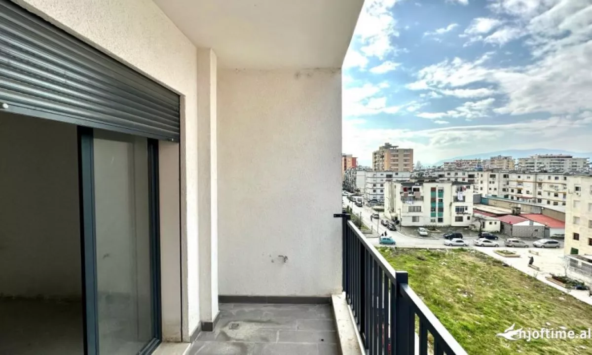 Shtepi ne shitje Apartament ne Vlore, 1+1, Mobilimi Bosh, pa mobiluar, Pagesa 93,600  Euro.