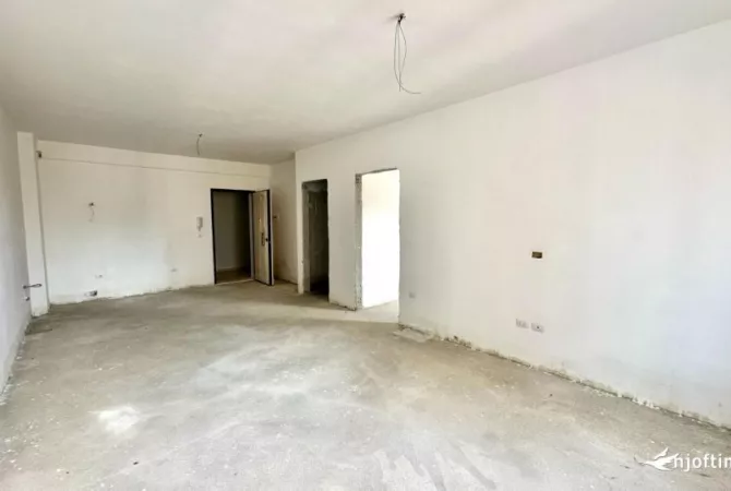 Shtepi ne shitje Apartament ne Vlore, 1+1, Mobilimi Bosh, pa mobiluar, Pagesa 93,600  Euro.