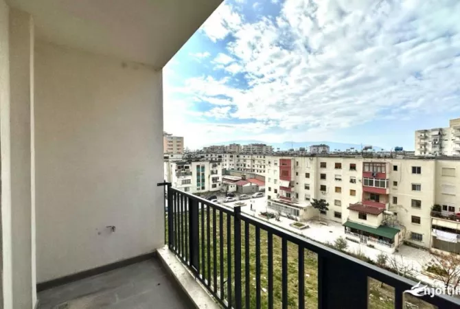 Shtepi ne shitje Apartament ne Vlore, 1+1, Mobilimi Bosh, pa mobiluar, Pagesa 93,600  Euro.