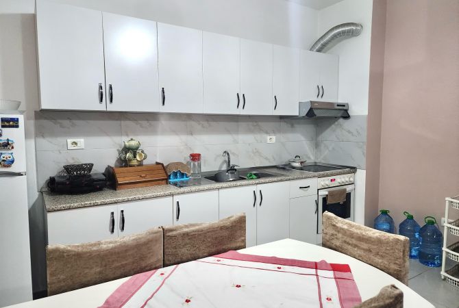 Shtepi ne shitje Apartament ne Tirane, 1+1, Mobilimi Bosh, pa mobiluar, Pagesa 194,400  Euro.