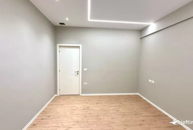 Shtepi ne shitje Penthose(kati i fundit panoramik) ne Vlore, 2+1, Mobilimi Bosh, pa mobiluar, Pagesa 187,000  Euro.