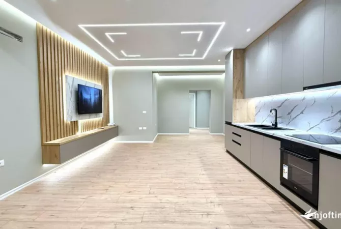 Penthouse ** 2+1+2wc & 2 Ballkone me Super Pamje 📍 Bulevardi i Ri - VLORE | 17k€ Investim 