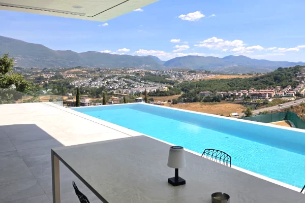 Casa in vendita Villa di lusso a Tirana, 5+1, Ambiente Vuoto, Pagamento 1,940,000  Euro.