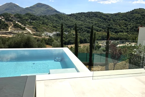 Casa in vendita Villa di lusso a Tirana, 5+1, Ambiente Vuoto, Pagamento 1,940,000  Euro.