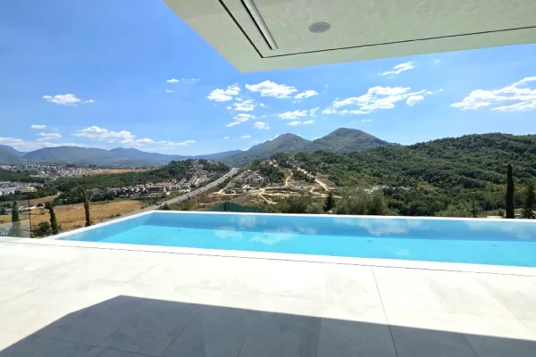 Casa in vendita Villa di lusso a Tirana, 5+1, Ambiente Vuoto, Pagamento 1,940,000  Euro.