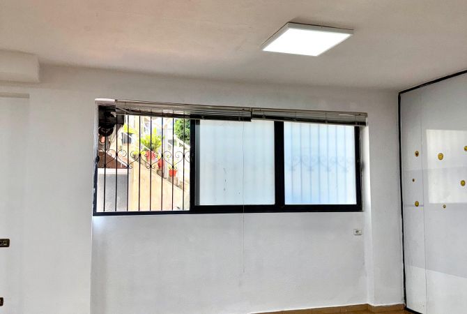 🔵 Jepet me Qira : Dyqan 65m2, Siper Kristal Center - Tek Nest Cafe ( Buze Rruges Dytesore te Autostrades)📍Kati 0, Fasade Xhami - i sapo investuar 🧨