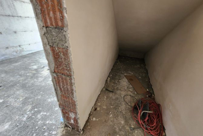 Luxury villas for sale in Tirana 4+1, Emty