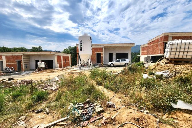 Luxury villas for sale in Tirana 4+1, Emty