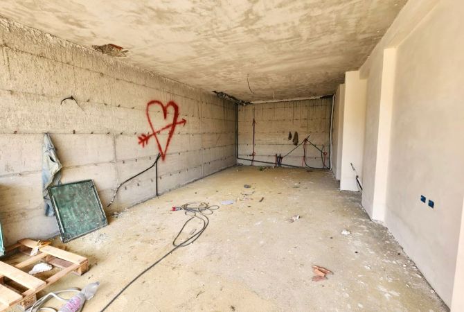 Luxury villas for sale in Tirana 4+1, Emty