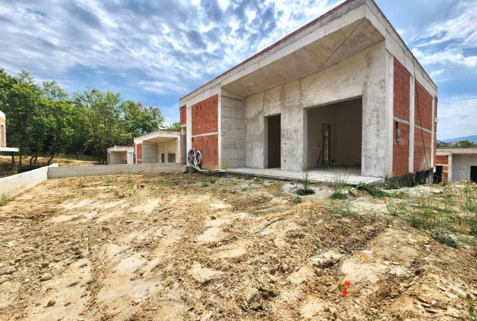 Luxury villas for sale in Tirana 4+1, Emty