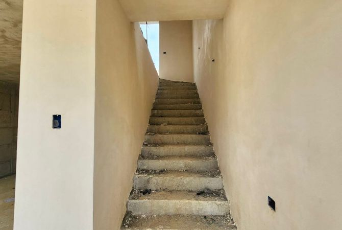 Luxury villas for sale in Tirana 4+1, Emty