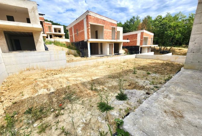 Luxury villas for sale in Tirana 4+1, Emty