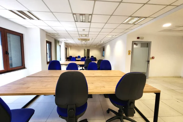 ZYRE ME Qira ,Open Space:📍 Qender/ Fillim Rruges Durresit ( fiks mbrapa dyanit te luleve) 110 m2 || 780 euro🔥