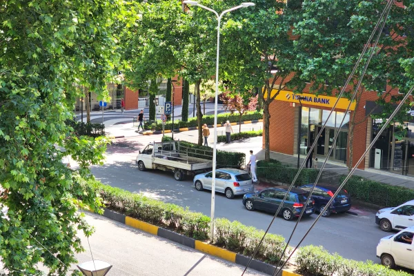 ZYRE ME Qira ,Open Space:📍 Qender/ Fillim Rruges Durresit ( fiks mbrapa dyanit te luleve) 110 m2 || 780 euro🔥