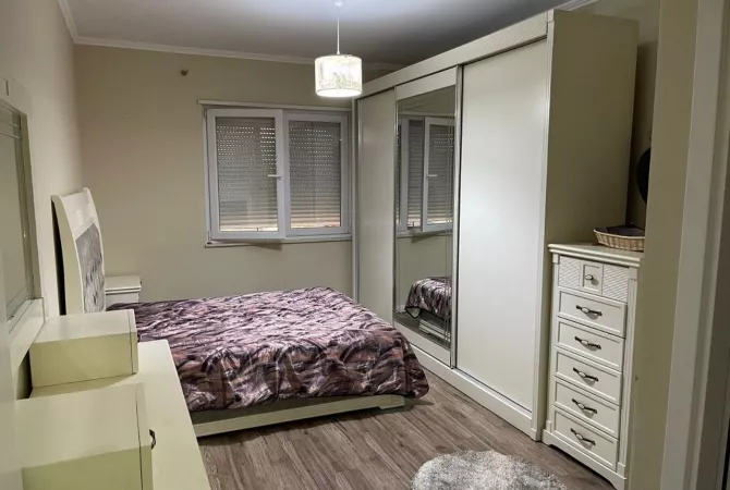 Shtepi ne shitje Apartament ne Tirane, 2+1, Mobilimi E mobiluar, Pagesa 15,000,000  Leke.