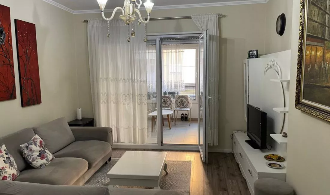 Shtepi ne shitje Apartament ne Tirane, 2+1, Mobilimi E mobiluar, Pagesa 15,000,000  Leke.