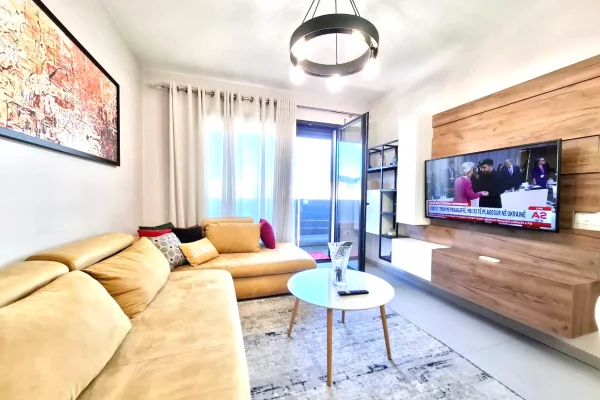Apartament modern për qira te Pallati Ferrarit – Stadiumi Dinamo 1+1 me 2 ballkone, 70 m² plot dritë dhe komoditet  Në pallatin më të mirë të zonës, ndërtim 2022 800 €/muaj