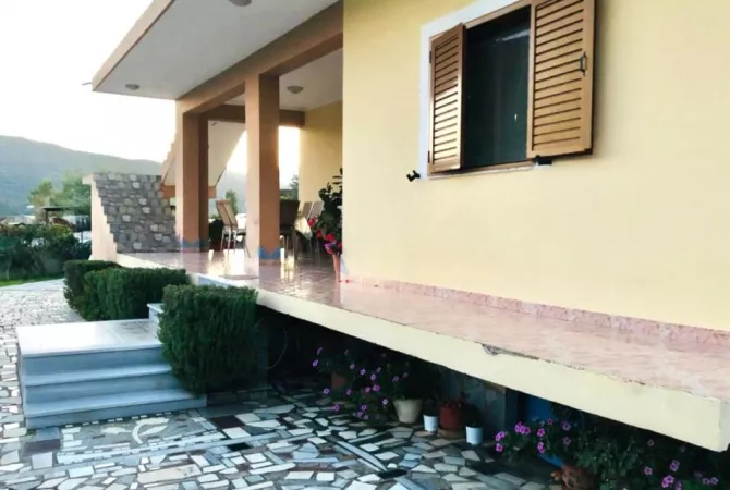 Shtepi ne shitje Apartament ne Sarande, 2+1, Mobilimi E mobiluar, Pagesa 250,000  Euro.