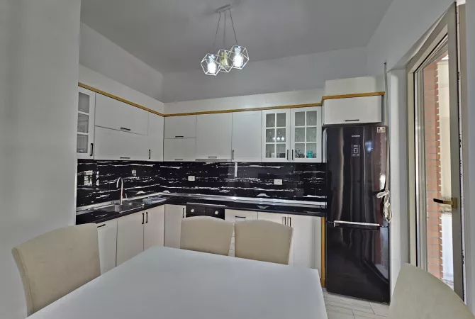 Shtepi me qera Apartament ne Tirane, 1+1, Mobilimi E mobiluar, Pagesa 1,280  Euro.