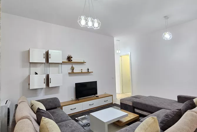 Shtepi me qera Apartament ne Tirane, 1+1, Mobilimi E mobiluar, Pagesa 1,280  Euro.