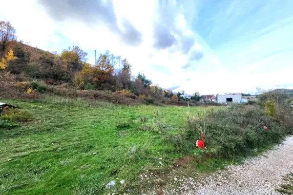 🌍 SHITET: Toke Are 604 m2 Brenda ne Fshat me Pamje nga Pylli & Lumi📍Ne Fshatin IBE 39.200Euro 🏕