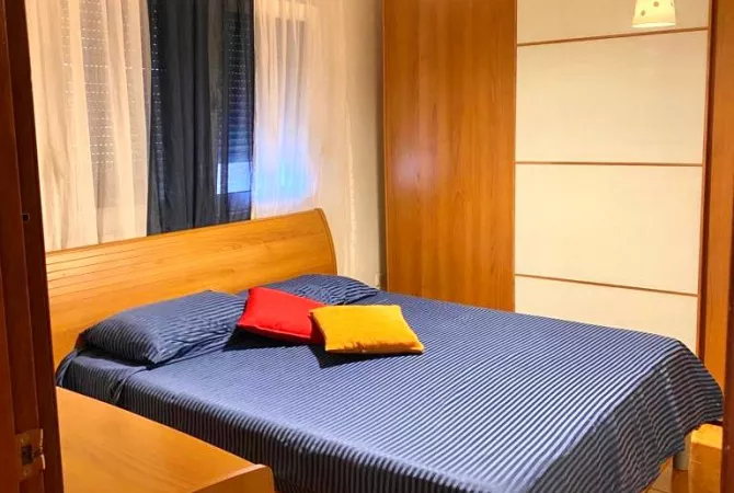 Shtepi me qera Apartament ne Tirane, 3+1, Mobilimi E mobiluar, Pagesa 1,000  Euro.