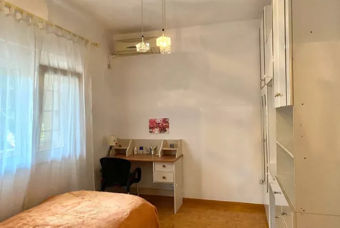 Shtepi me qera Apartament ne Tirane, 3+1, Mobilimi E mobiluar, Pagesa 1,000  Euro.