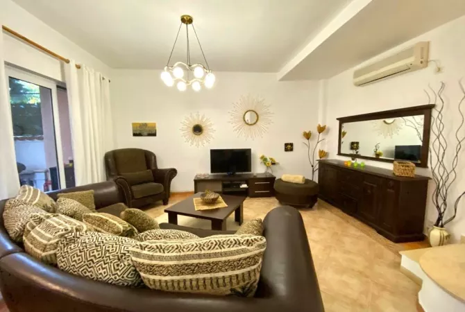 Dubleks me qera 180 m2 3+1+2+1 ballkon + verandë& 1 post parkimi📍21 dhjetori ( frosina plaku) 1000 