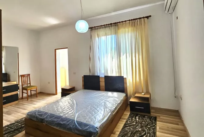 Shtepi ne shitje Shtepi Private ne Tirane, 3+1, Mobilimi E mobiluar, Pagesa 185,000  Euro.